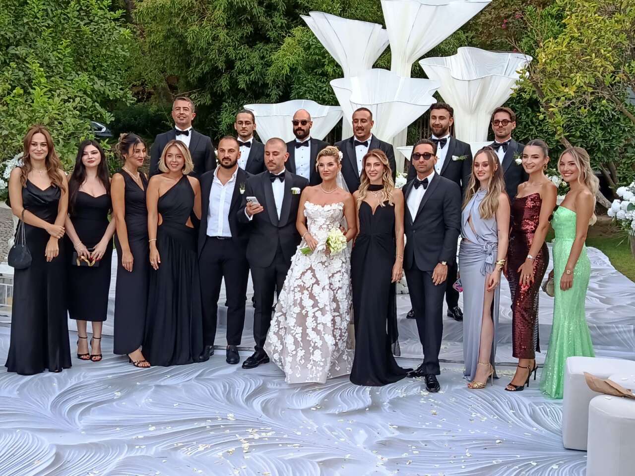 Marmaris’te Görkemli Düğün: Ömrüm Varlık ve Tuğçe Merzifonlu Dünyaevine Girdi 4